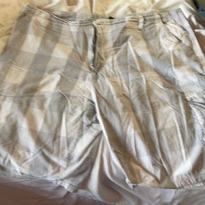 Men’s size 40 cargo shorts
